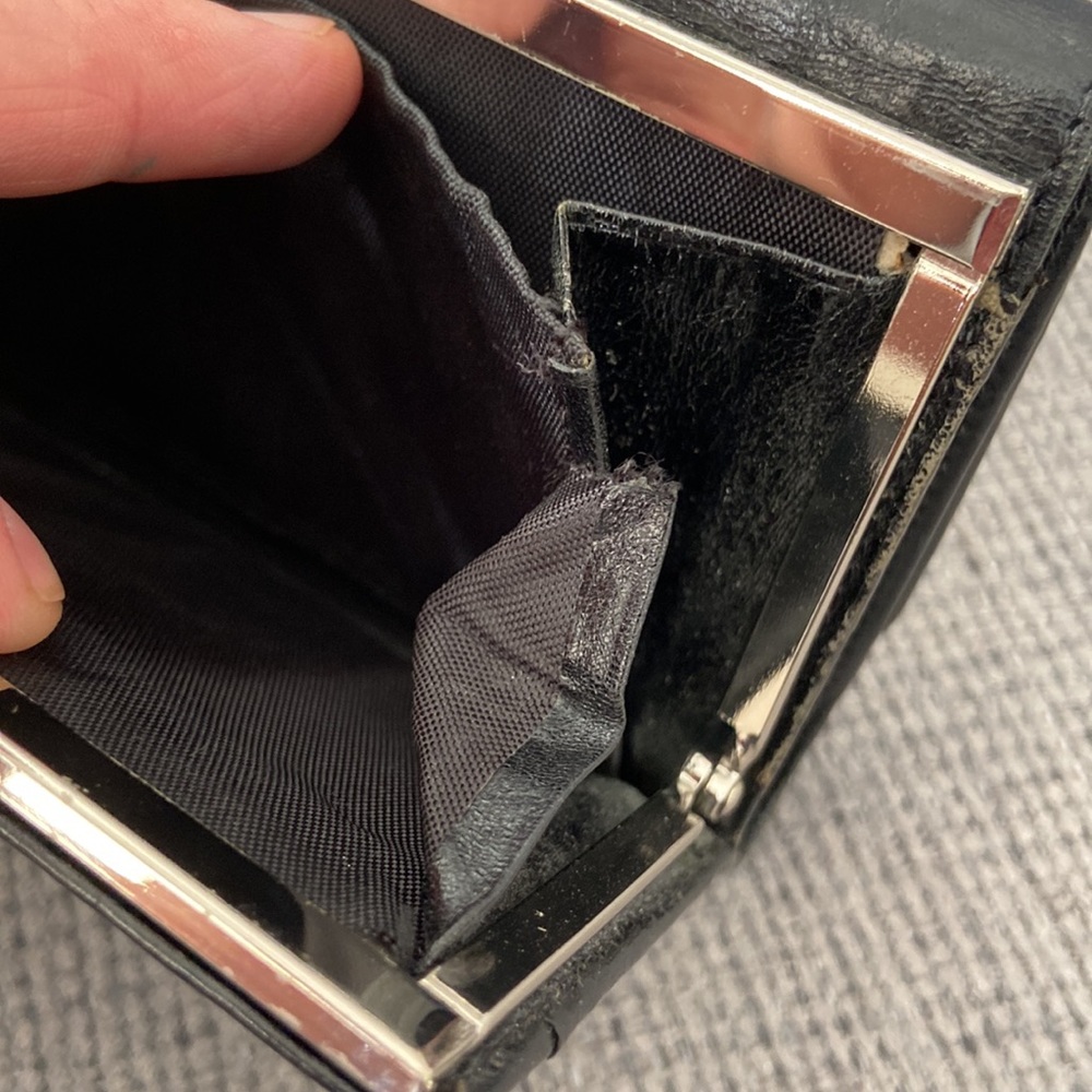 Danier leather tri fold wallet with change pocket - Picture 4 of 6